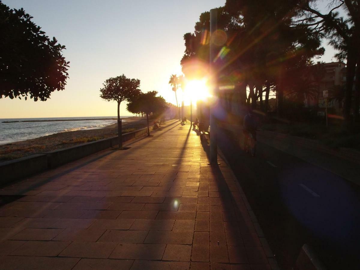 Cozzy Flat In A Quiet And Nice Area / Acogedor Apartamento En Zona Tranquila Y Agradable Cambrils Exterior photo